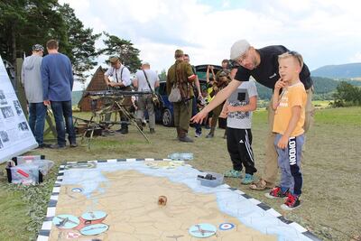 Rekonstrukcja zrzutów alianckich na Dzielcu w Słopnicach z udziałem krakowskiego IPN – 16 lipca 2017