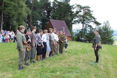 Rekonstrukcja zrzutów alianckich na Dzielcu w Słopnicach z udziałem krakowskiego IPN – 16 lipca 2017