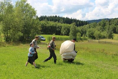Rekonstrukcja zrzutów alianckich na Dzielcu w Słopnicach z udziałem krakowskiego IPN – 16 lipca 2017