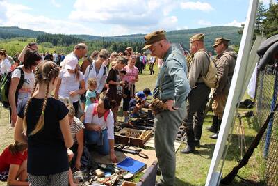 Rekonstrukcja zrzutów alianckich na Dzielcu w Słopnicach z udziałem krakowskiego IPN – 16 lipca 2017
