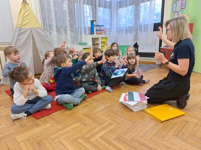 Przystanek Historia Budapeszt. Warsztaty „Jeszcze Polska nie zginęła” dla najmłodszych. Fot. Janusz Ślęzak (IPN)