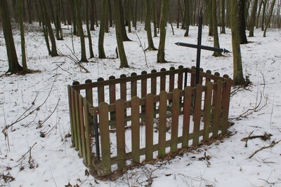 Noworąblów - mogiła za przystankiem autobusowym. Fot. Mariusz Sawa
