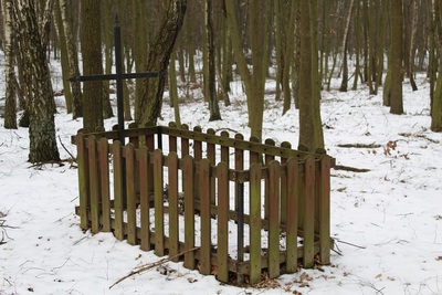 Noworąblów - mogiła za remizą. Fot. Mariusz Sawa