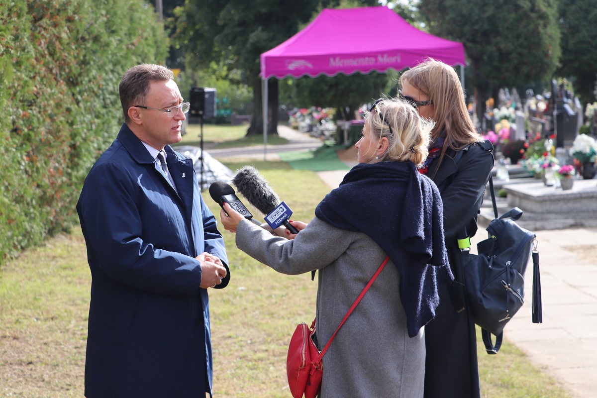 Uroczystości pogrzebowe 8 nieznanych żołnierzy Wielkopolskiej Samodzielnej Grupy Ochotniczej „WARTA” - Odolanów 12.10.2021 r. Uroczystości pogrzebowe 8 nieznanych żołnierzy Wielkopolskiej Samodzielnej Grupy Ochotniczej „WARTA” - Odolanów 12.10.2021 r.