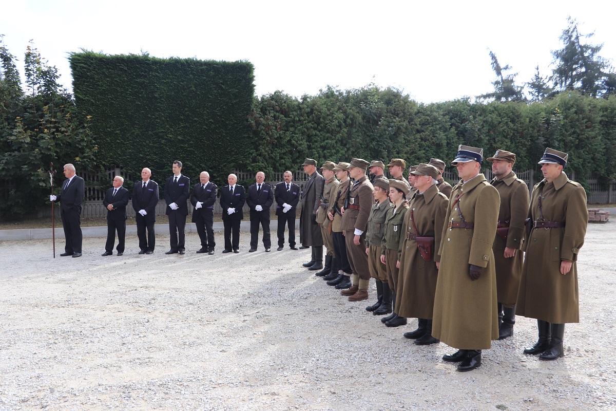 Uroczystości pogrzebowe 8 nieznanych żołnierzy Wielkopolskiej Samodzielnej Grupy Ochotniczej „WARTA” - Odolanów 12.10.2021 r. Uroczystości pogrzebowe 8 nieznanych żołnierzy Wielkopolskiej Samodzielnej Grupy Ochotniczej „WARTA” - Odolanów 12.10.2021 r.