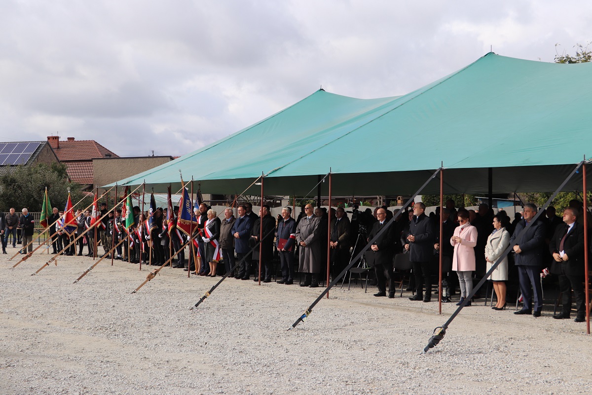 Uroczystości pogrzebowe 8 nieznanych żołnierzy Wielkopolskiej Samodzielnej Grupy Ochotniczej „WARTA” - Odolanów 12.10.2021 r. Uroczystości pogrzebowe 8 nieznanych żołnierzy Wielkopolskiej Samodzielnej Grupy Ochotniczej „WARTA” - Odolanów 12.10.2021 r.