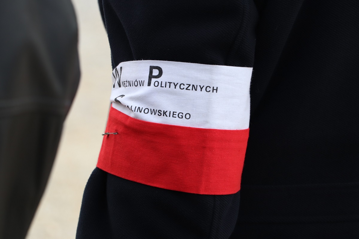 Uroczystości pogrzebowe 8 nieznanych żołnierzy Wielkopolskiej Samodzielnej Grupy Ochotniczej „WARTA” - Odolanów 12.10.2021 r. Uroczystości pogrzebowe 8 nieznanych żołnierzy Wielkopolskiej Samodzielnej Grupy Ochotniczej „WARTA” - Odolanów 12.10.2021 r.