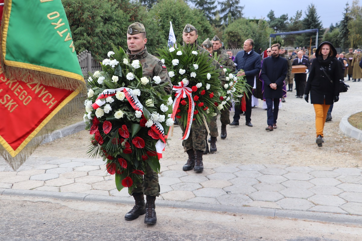 Uroczystości pogrzebowe 8 nieznanych żołnierzy Wielkopolskiej Samodzielnej Grupy Ochotniczej „WARTA” - Odolanów 12.10.2021 r. Uroczystości pogrzebowe 8 nieznanych żołnierzy Wielkopolskiej Samodzielnej Grupy Ochotniczej „WARTA” - Odolanów 12.10.2021 r.