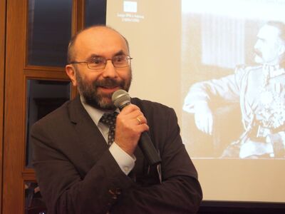 Prof. Jacek Piotrowski (UWr)