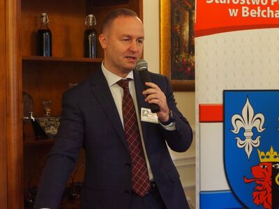 Dr  hab. Marek Białokur (UO)