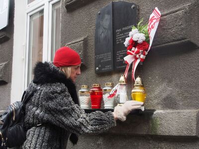 Tablica przy ul. Próchnika 39 w Łodzi, gdzie gen. „Nil” mieszkał tuż przed aresztowaniem