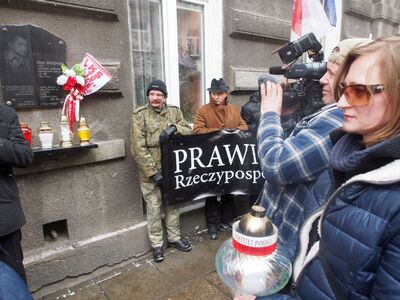 Z prawej Anna Jóźwik, pracownik pionu upamiętniania łódzkiego IPN