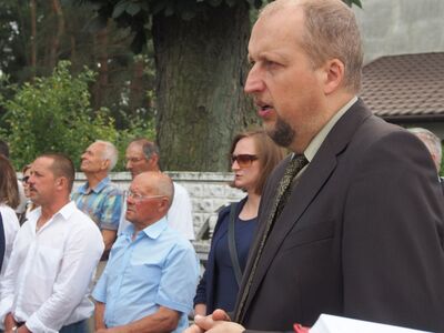 Od prawej dr Tomasz Toborek (OBBH IPN w Łodzi), Anna Józwik (pion upamiętniania Oddziału IPN w Łodzi)