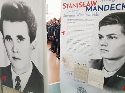 Odsłonięcie tablicy pamiątkowej ku czci członków młodzieżowej organizacji niepodległościowej „Orlęta” – Tomaszów Mazowiecki, 27 lutego 2019