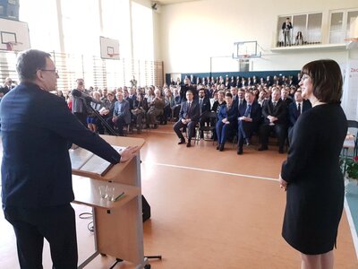 Odsłonięcie tablicy pamiątkowej ku czci członków młodzieżowej organizacji niepodległościowej „Orlęta” – Tomaszów Mazowiecki, 27 lutego 2019