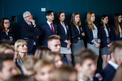 Odsłonięcie tablicy pamiątkowej ku czci członków młodzieżowej organizacji niepodległościowej „Orlęta” – Tomaszów Mazowiecki, 27 lutego 2019. Fot. Sławek Kasper (IPN)