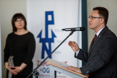 Odsłonięcie tablicy pamiątkowej ku czci członków młodzieżowej organizacji niepodległościowej „Orlęta” – Tomaszów Mazowiecki, 27 lutego 2019. Fot. Sławek Kasper (IPN)