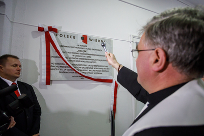 Odsłonięcie tablicy pamiątkowej ku czci członków młodzieżowej organizacji niepodległościowej „Orlęta” – Tomaszów Mazowiecki, 27 lutego 2019. Fot. Sławek Kasper (IPN)