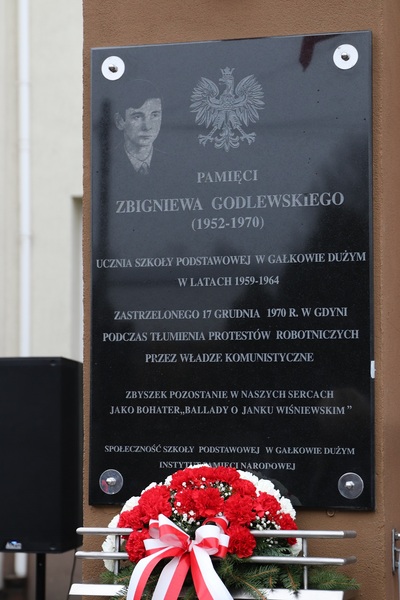 Odsłonięcie tablicy Pamiątkowej Zbigniewa Godlewskiego w Gałkowie Dużym 16.12.2020r.
Fot. Kornelia Zaborska IPN Oddział w Łodzi