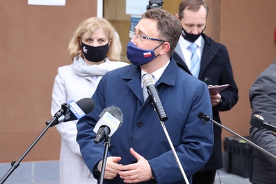 Odsłonięcie tablicy Pamiątkowej Zbigniewa Godlewskiego w Gałkowie Dużym 16.12.2020r.
Fot. Kornelia Zaborska IPN Oddział w Łodzi