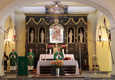 Uroczystość poświęcenia i odsłonięcia tablicy upamiętniającej Kapelanów Katyńskich związanych z Ziemią Łódzką