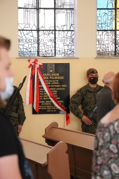 Uroczystość poświęcenia i odsłonięcia tablicy upamiętniającej Kapelanów Katyńskich związanych z Ziemią Łódzką