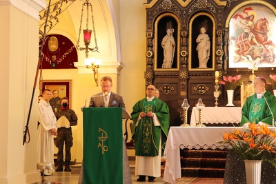 Uroczystość poświęcenia i odsłonięcia tablicy upamiętniającej Kapelanów Katyńskich związanych z Ziemią Łódzką