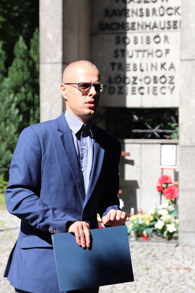 14 czerwca 2021 r. Pomniki Poświęcony Ofiarom Obozów (Cmentarz Komunalny "Doły" w Łodzi)Narodowy Dzień Pamięci Ofiar Niemieckich Nazistowskich Obozów Koncentracyjnych i Obozów Zagłady