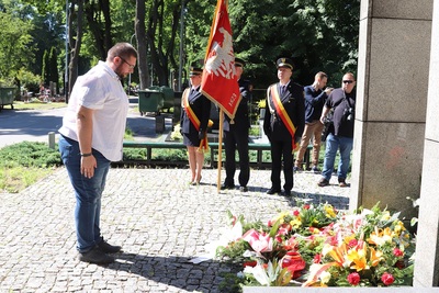 14 czerwca 2021 r. Pomniki Poświęcony Ofiarom Obozów (Cmentarz Komunalny "Doły" w Łodzi)Narodowy Dzień Pamięci Ofiar Niemieckich Nazistowskich Obozów Koncentracyjnych i Obozów Zagłady