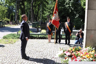 14 czerwca 2021 r. Pomniki Poświęcony Ofiarom Obozów (Cmentarz Komunalny "Doły" w Łodzi)Narodowy Dzień Pamięci Ofiar Niemieckich Nazistowskich Obozów Koncentracyjnych i Obozów Zagłady