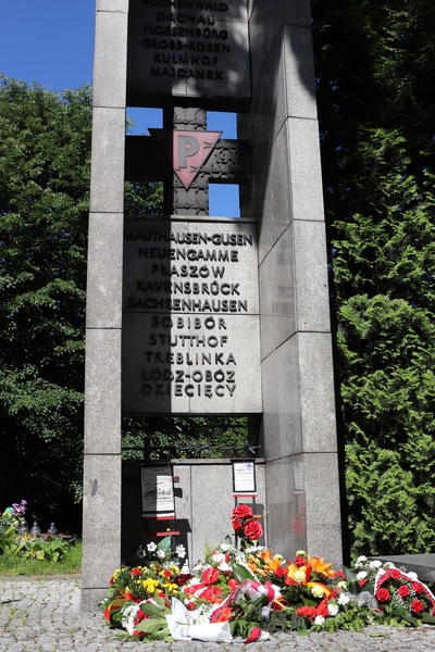 14 czerwca 2021 r. Pomniki Poświęcony Ofiarom Obozów (Cmentarz Komunalny "Doły" w Łodzi)Narodowy Dzień Pamięci Ofiar Niemieckich Nazistowskich Obozów Koncentracyjnych i Obozów Zagłady