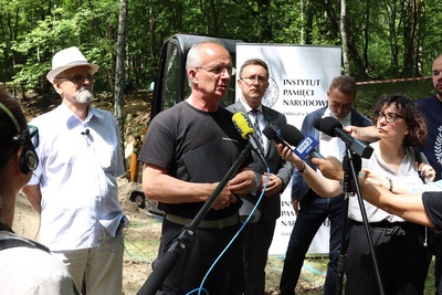 Rozpoczęcie prac poszukiwawczych na terenie dawnego poligonu na Brusie w Łodzi – konferencja prasowa 30.06.2021r.