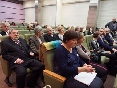 Pierwsi z lewej: w drugim rzędzie Wojciech Walczak (NZS), w pierwszym rzędzie Jadwiga Kowalczyk (NZS)