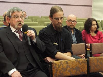 Z mikrofonem Wojciech Walczak (NZS)