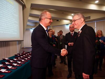 Krzyż Wolności i Solidarności odbiera Grzegorz Grabowski