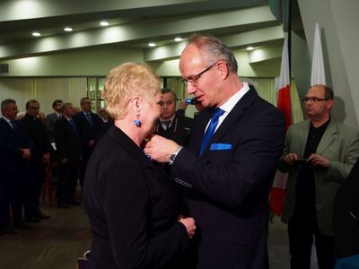 Krzyż Wolności i Solidarności odbiera Barbara Jóźwiak z d. Błaszczyk