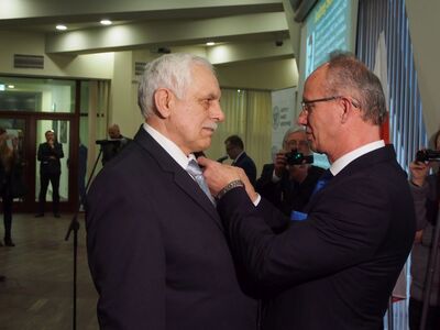 Krzyż Wolności i Solidarności odbiera Andrzej Słowik