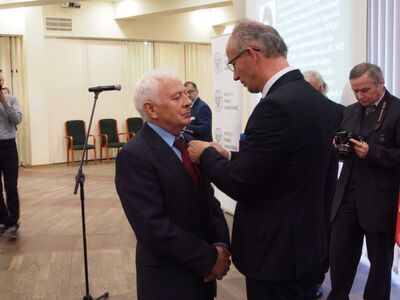 Krzyż Wolności i Solidarności odbiera Leszek Witkowski