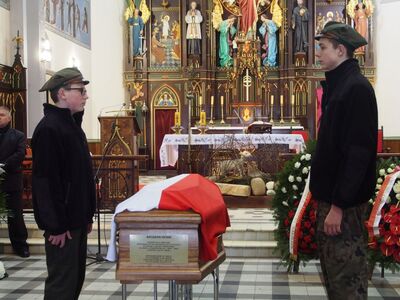 Zdjęcia z uroczystego pogrzebu ofiar egzekucji niemieckich w Zgierzu i Lasach Lućmierskich