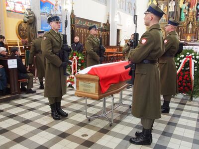 Zdjęcia z uroczystego pogrzebu ofiar egzekucji niemieckich w Zgierzu i Lasach Lućmierskich