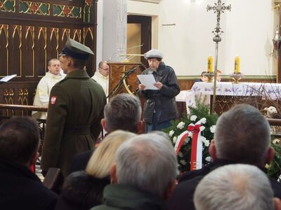 Zdjęcia z uroczystego pogrzebu ofiar egzekucji niemieckich w Zgierzu i Lasach Lućmierskich