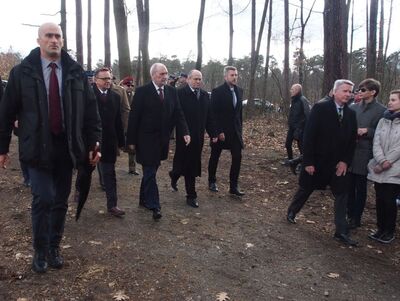 Zdjęcia z uroczystego pogrzebu ofiar egzekucji niemieckich w Zgierzu i Lasach Lućmierskich