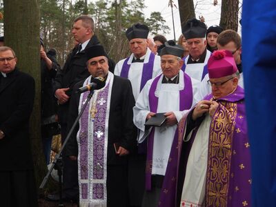 Zdjęcia z uroczystego pogrzebu ofiar egzekucji niemieckich w Zgierzu i Lasach Lućmierskich