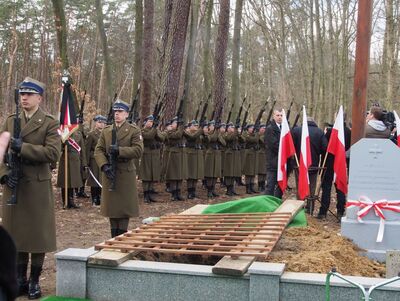 Zdjęcia z uroczystego pogrzebu ofiar egzekucji niemieckich w Zgierzu i Lasach Lućmierskich