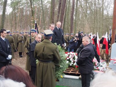 Zdjęcia z uroczystego pogrzebu ofiar egzekucji niemieckich w Zgierzu i Lasach Lućmierskich