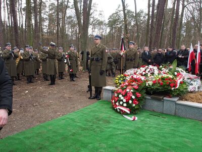 Zdjęcia z uroczystego pogrzebu ofiar egzekucji niemieckich w Zgierzu i Lasach Lućmierskich