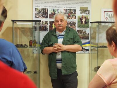 Noc Muzeów w Izbie Tradycji Centrum Dialogu Kostiuchnówka. Hm. Jarosław Górecki