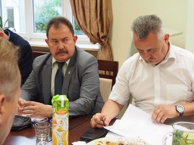 Od lewej: Iereneusz Wach (NSZZ „Solidarność”), Zbigniew Kręcisz (Urząd Marszałkowski w Łodzi)