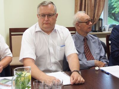 Od lewej: Jacek Stępowski (Tow. Przyjaciół Skierniewic), mjr Mirosław Kopa (ŚZŻAK Okręg Łódź)