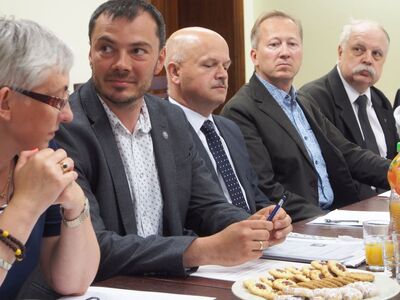 Od lewej: dr Magdalena Rzadkowolska, Jakub Wojewoda, Dariusz Nowiński, Jan Książek, Mariusz Dychto